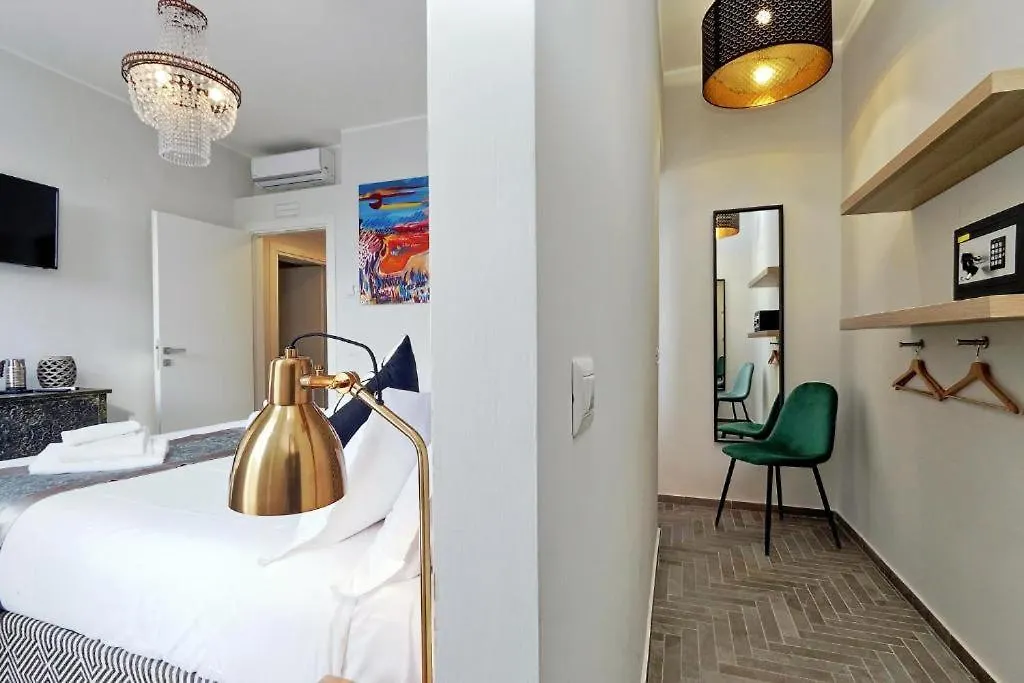 Boutique Suites Della Croce Rome 0*,  Italy