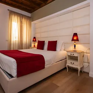 Town House Spagna- Luxury With Jacuzzi Bath Maison d'hôtes